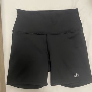 ALO 5” airlift short in black